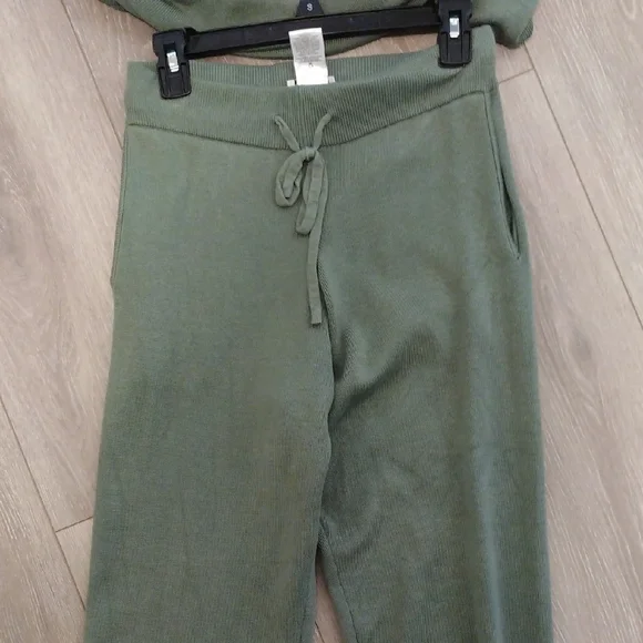 Pink Rose Olive Green Lounge Set - Picture 5 of 11